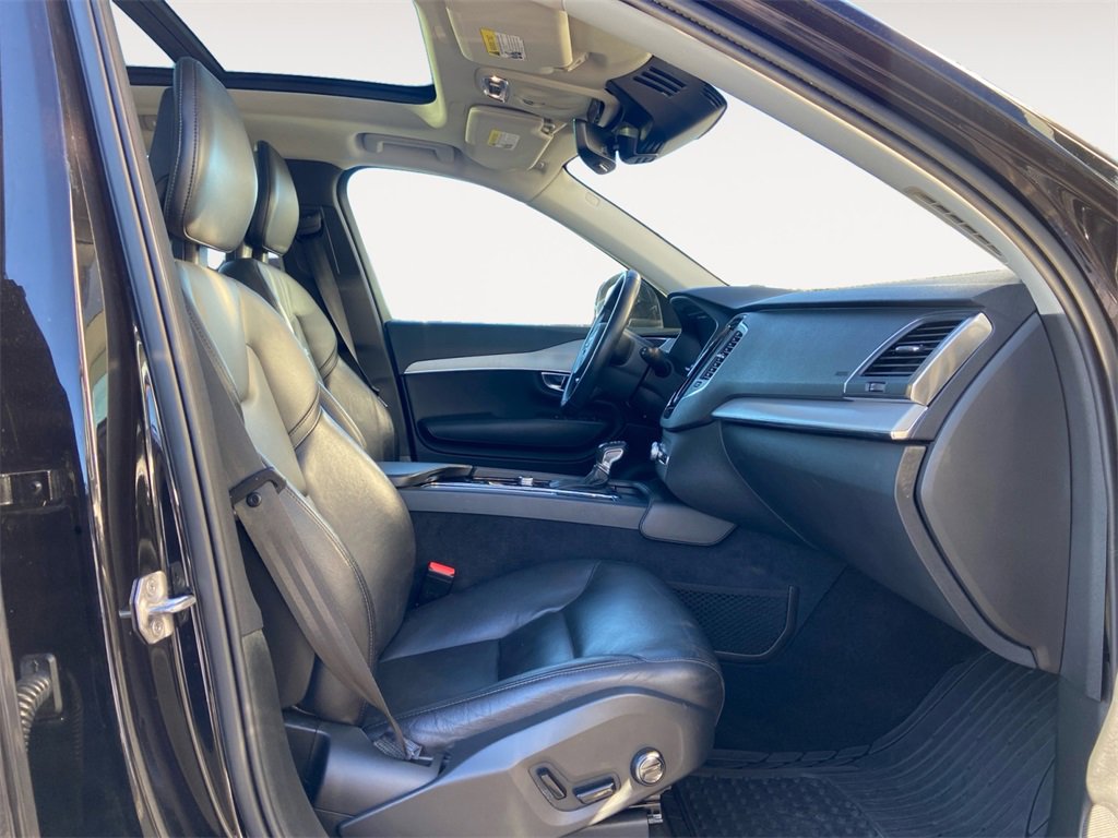 Used 2021 Volvo XC90 T5 Momentum image 15