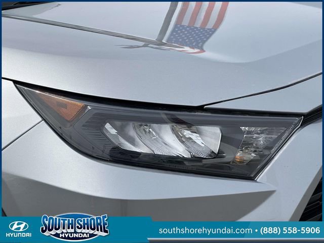 Used 2021 Toyota RAV4 LE image 10