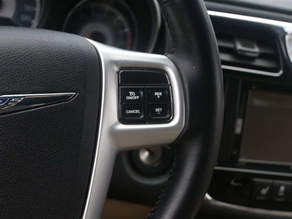 Used 2011 Chrysler 200 Limited image 27