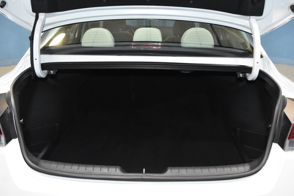 Used 2025 Hyundai Elantra Limited image 31