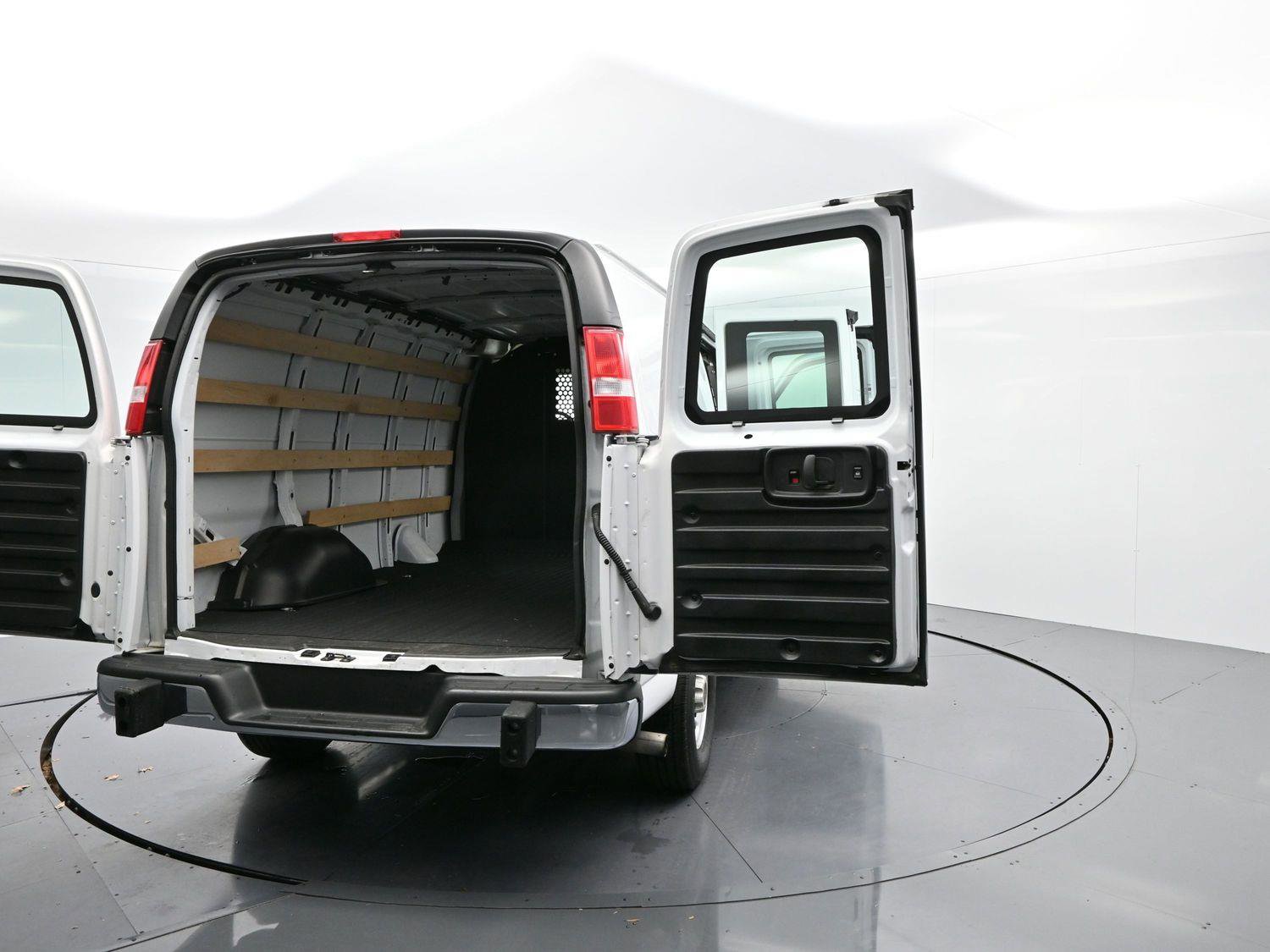 Used 2023 GMC Savana 2500 w/ Driver Convenience Package image 30