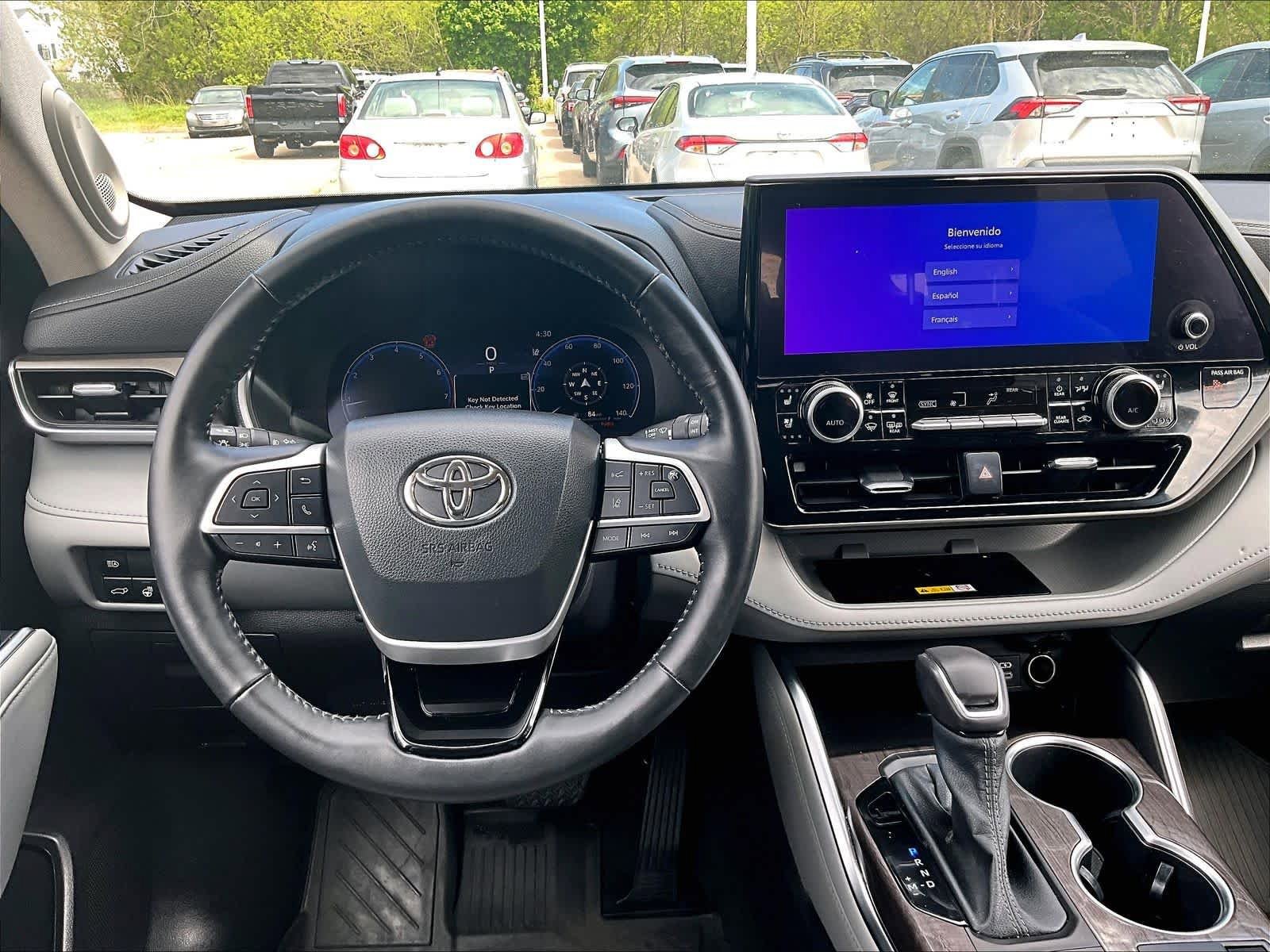 Used 2023 Toyota Highlander Limited AWD/4WD image 18