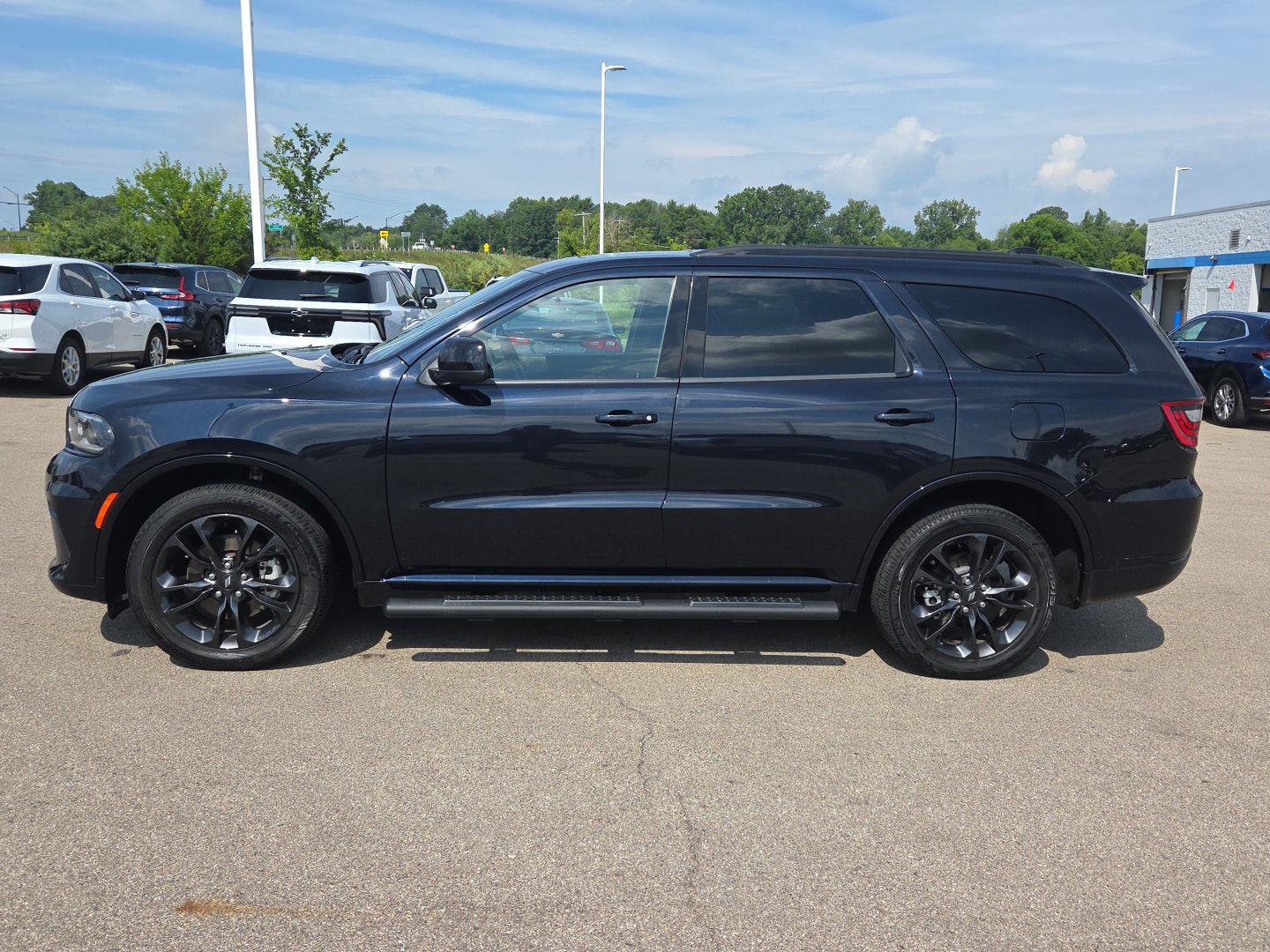 Used 2024 Dodge Durango SXT w/ SXT Blacktop Group AWD/4WD image 2