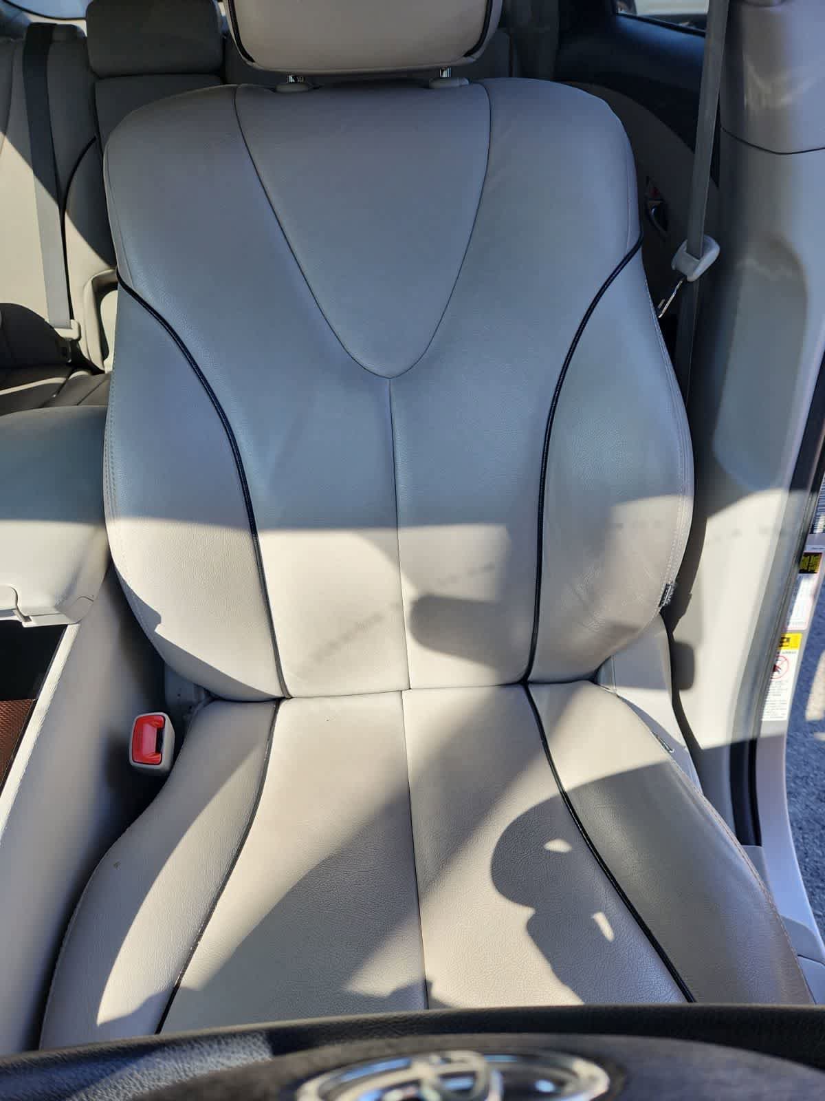 Used 2011 Toyota Venza w/ Convenience Pkg FWD image 14