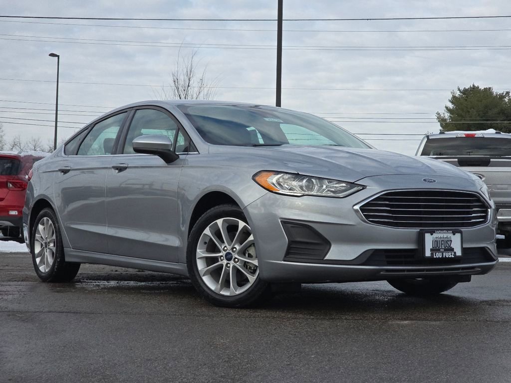 Used 2020 Ford Fusion SE image 1