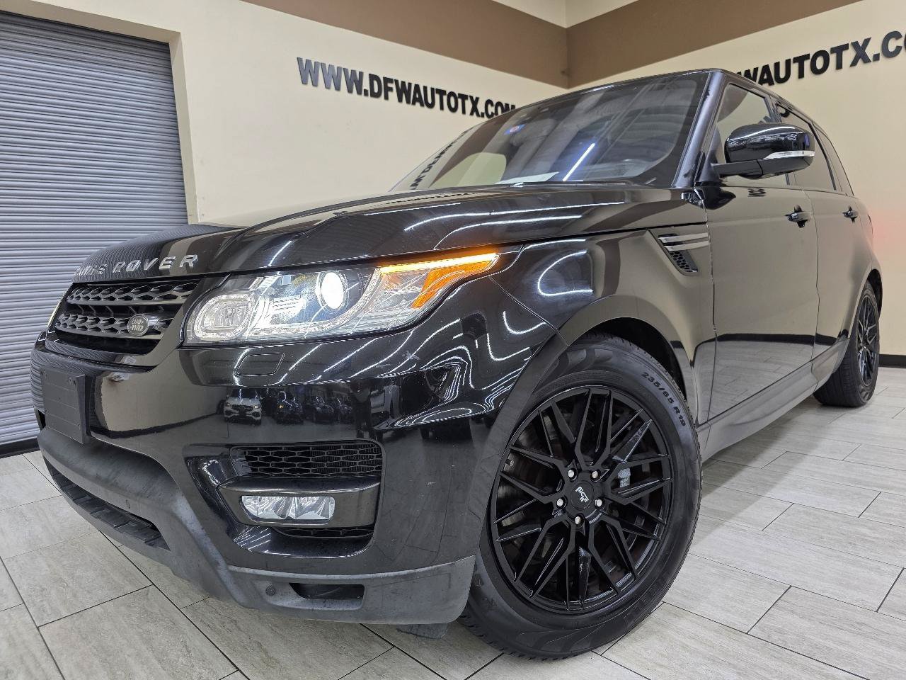 Used 2017 Land Rover Range Rover Sport SE AWD/4WD image 1