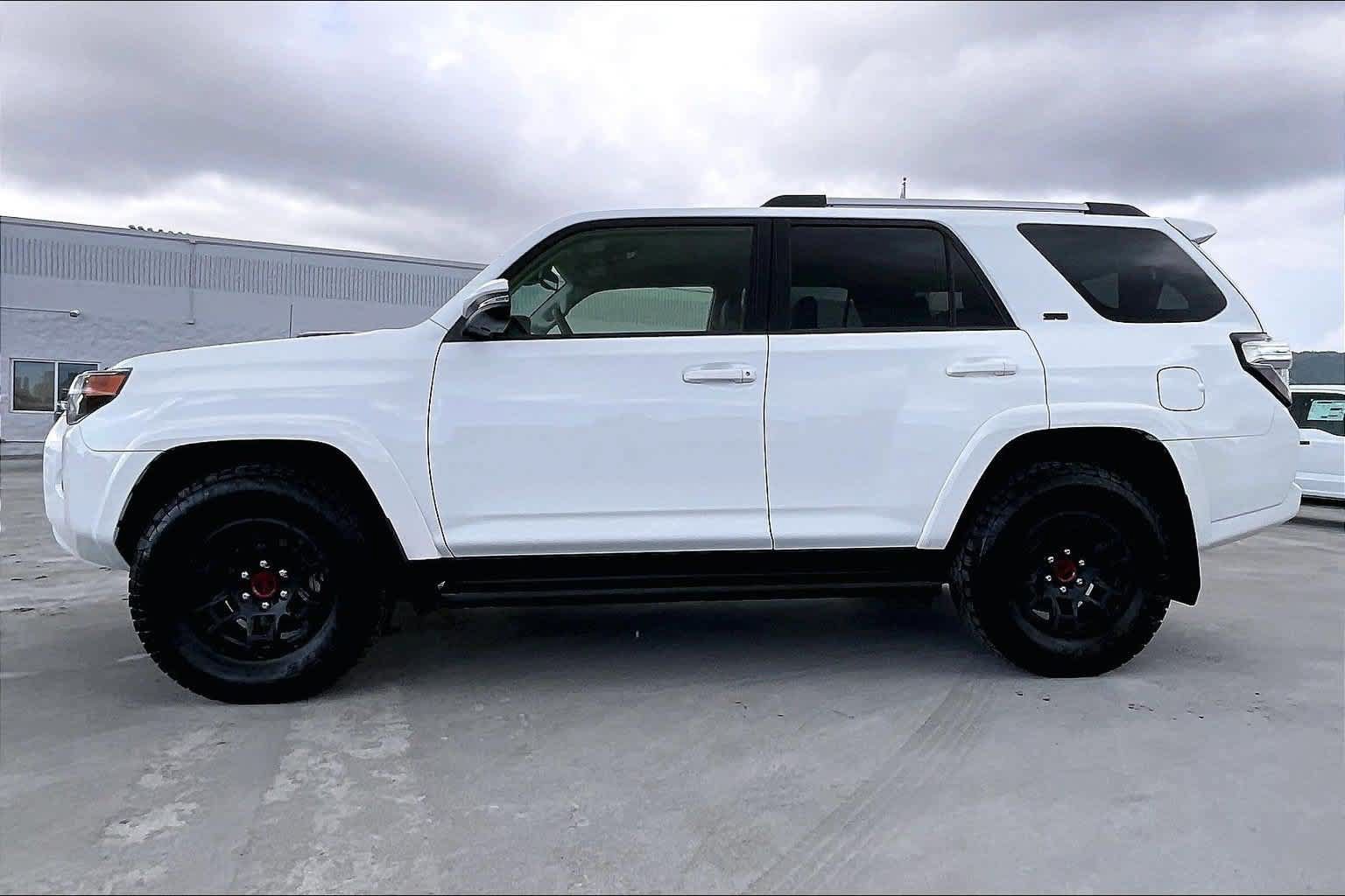 Used 2024 Toyota 4Runner SR5 Premium RWD image 3