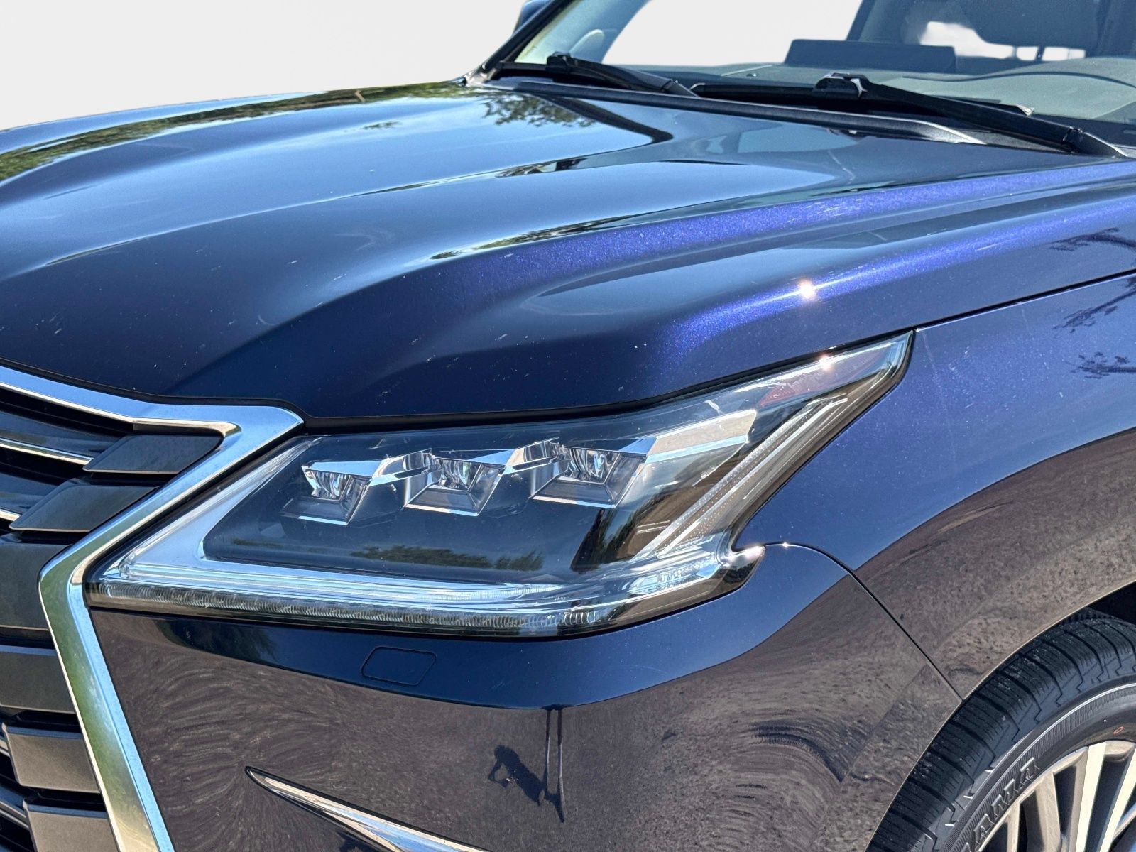 Used 2019 Lexus LX 570 4WD w/ Luxury Package image 9