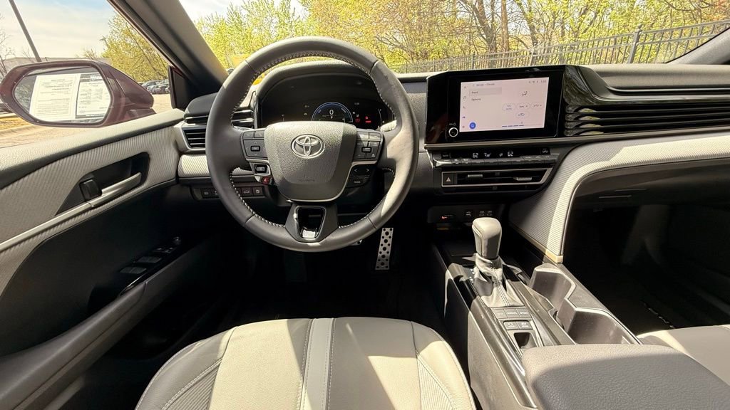Used 2025 Toyota Camry SE image 29