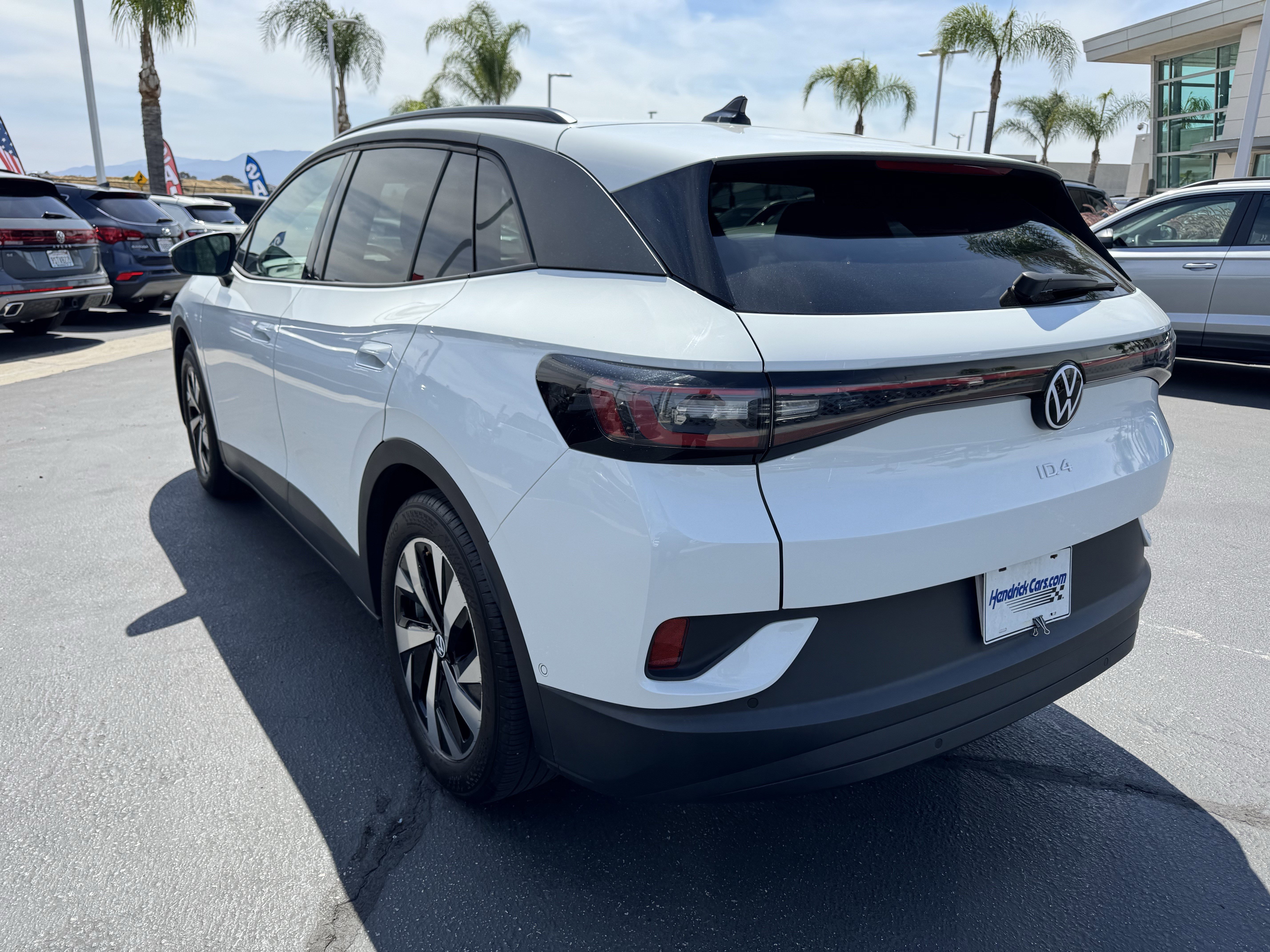 Used 2023 Volkswagen ID.4 2WD image 8