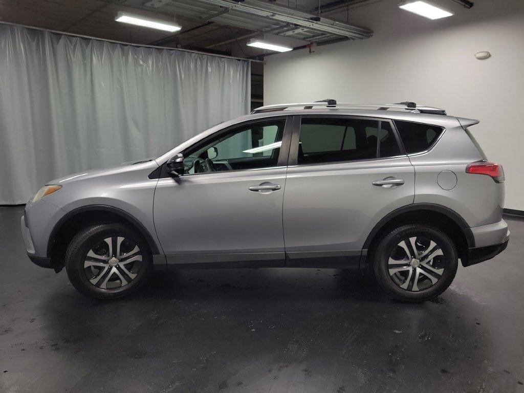 Used 2016 Toyota RAV4 LE AWD/4WD image 5