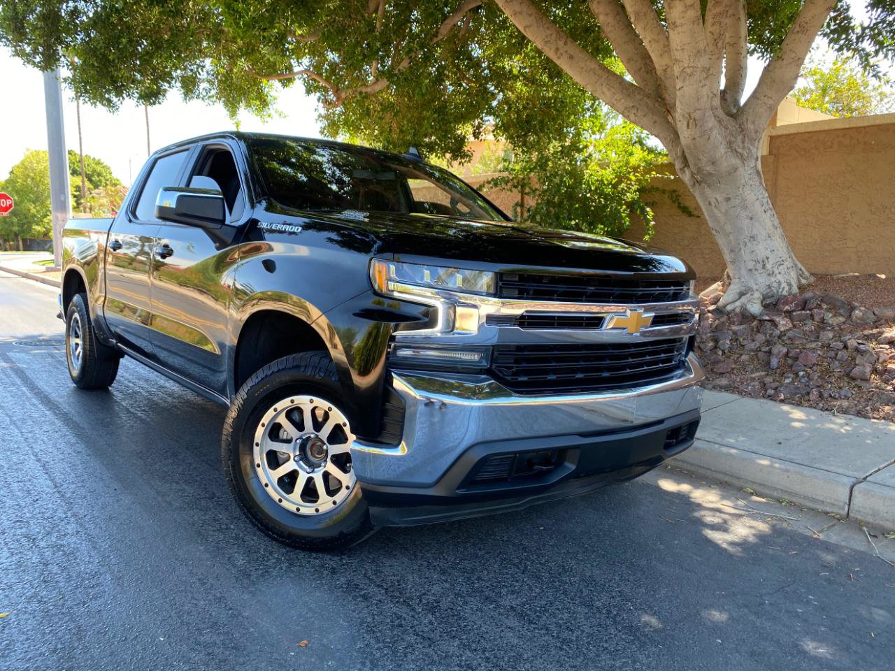 Used 2021 Chevrolet Silverado 1500 LT w/ Convenience Package II AWD/4WD image 2
