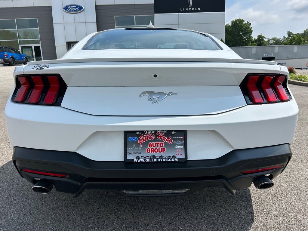 Used 2024 Ford Mustang Premium image 5