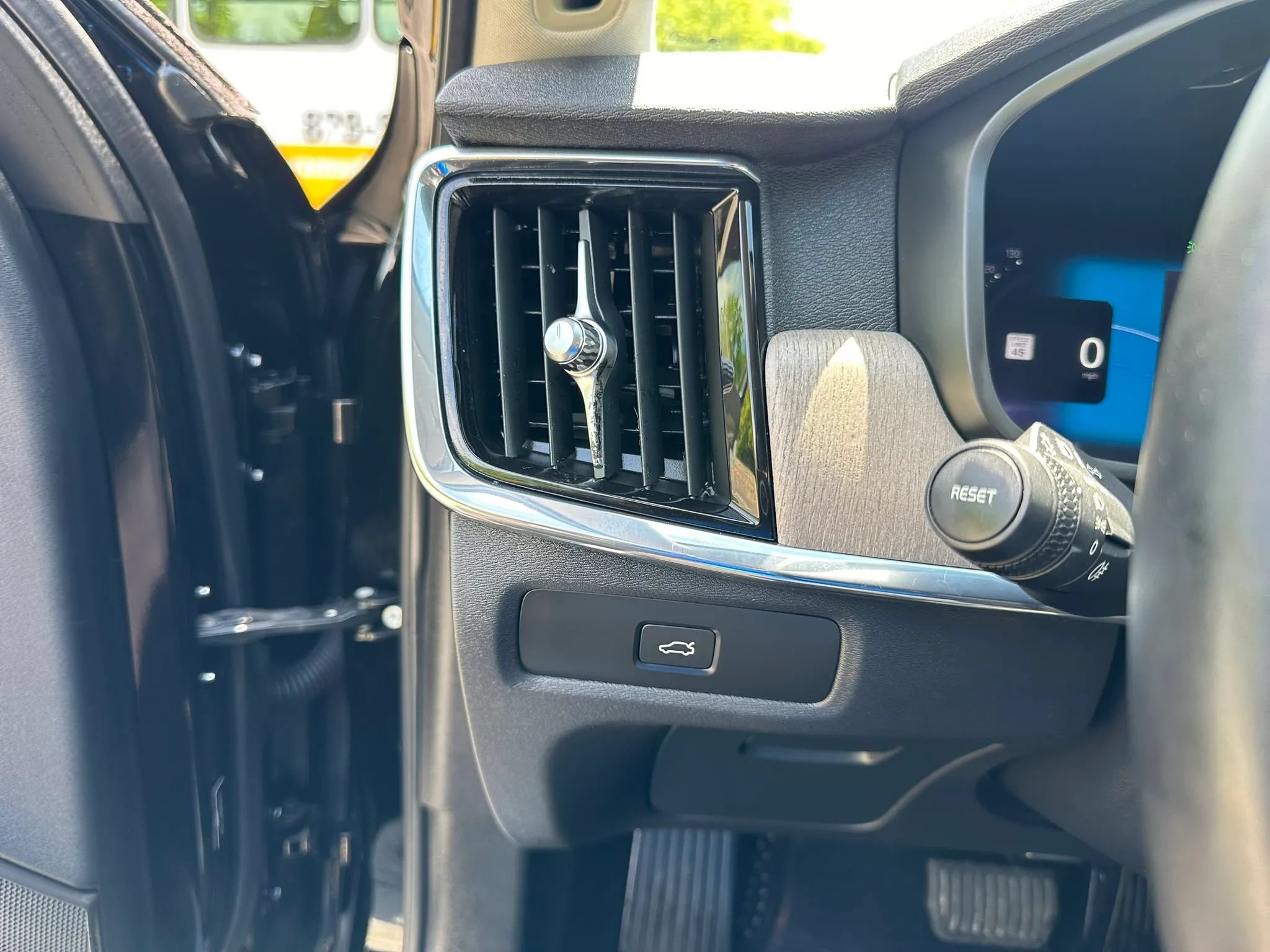 Used 2023 Volvo S90 B6 Plus AWD/4WD image 19