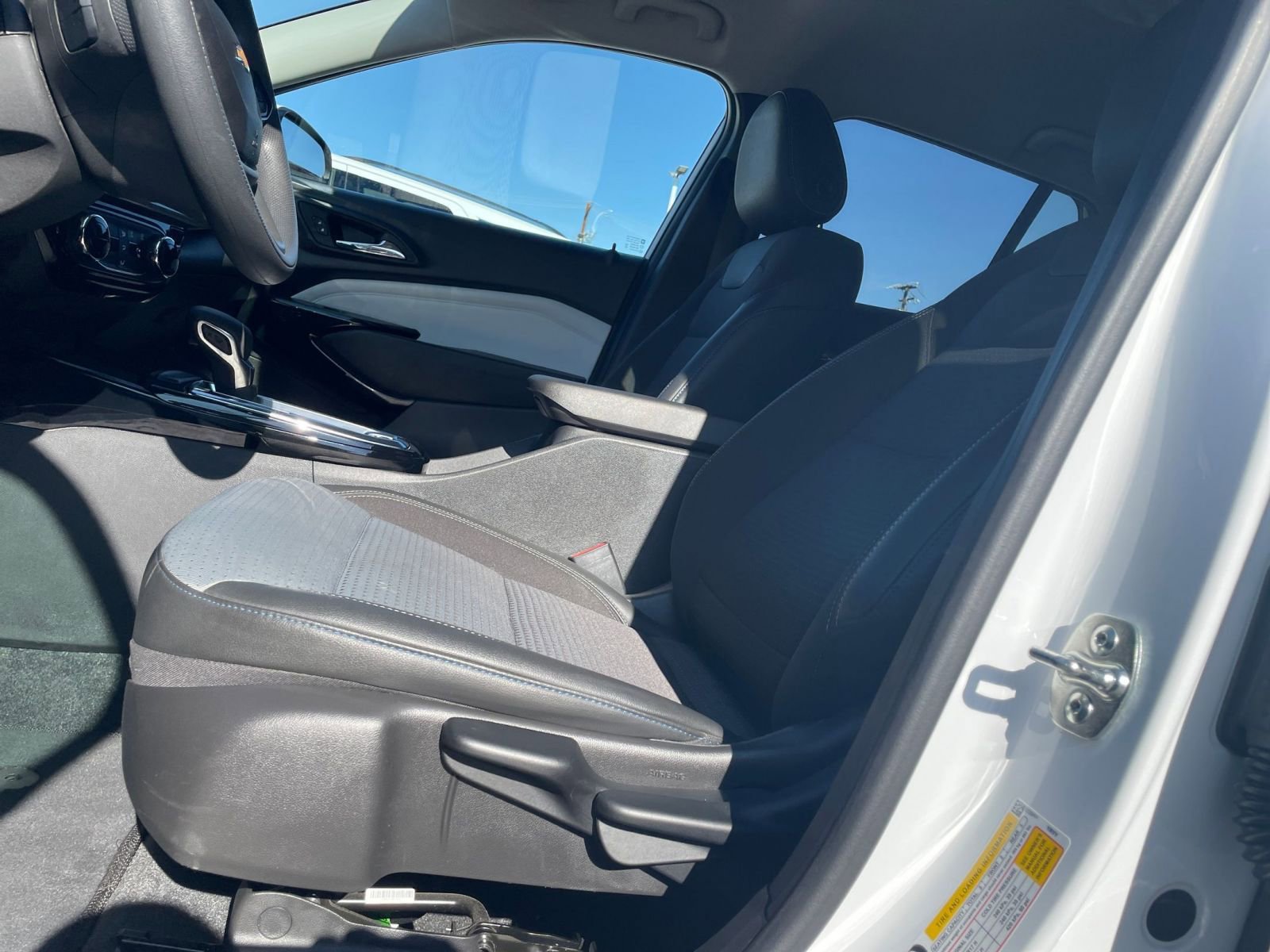 Used 2025 Chevrolet Trax LT image 24