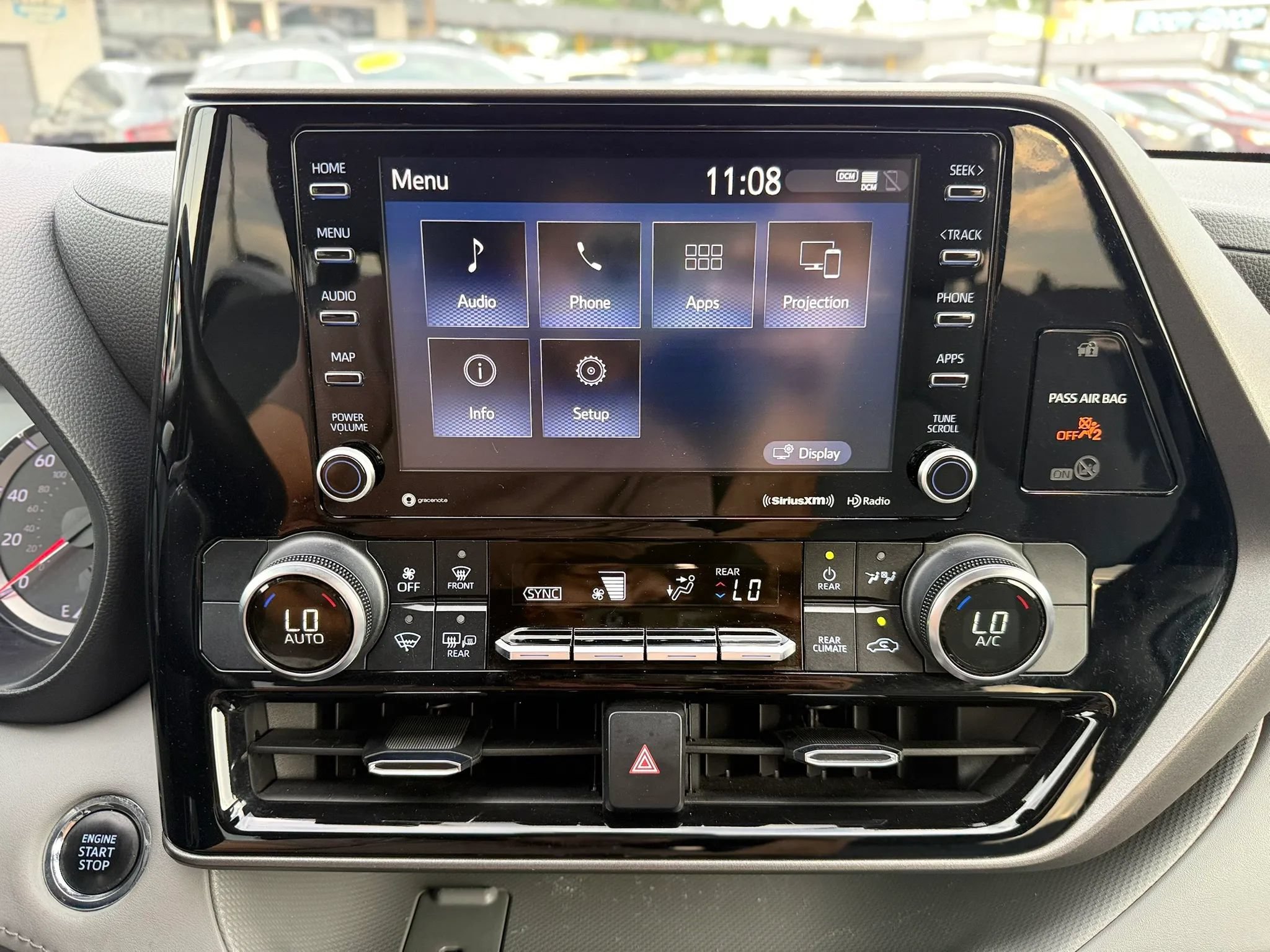 Used 2022 Toyota Highlander LE AWD/4WD image 37