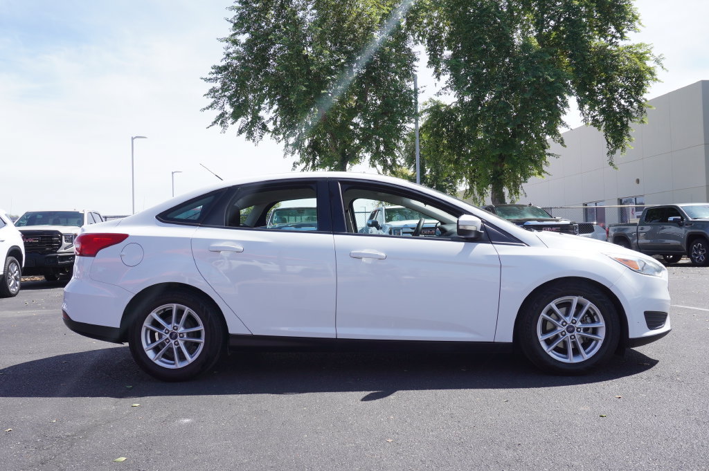Used 2015 Ford Focus SE w/ Reverse Sensing Package FWD image 6