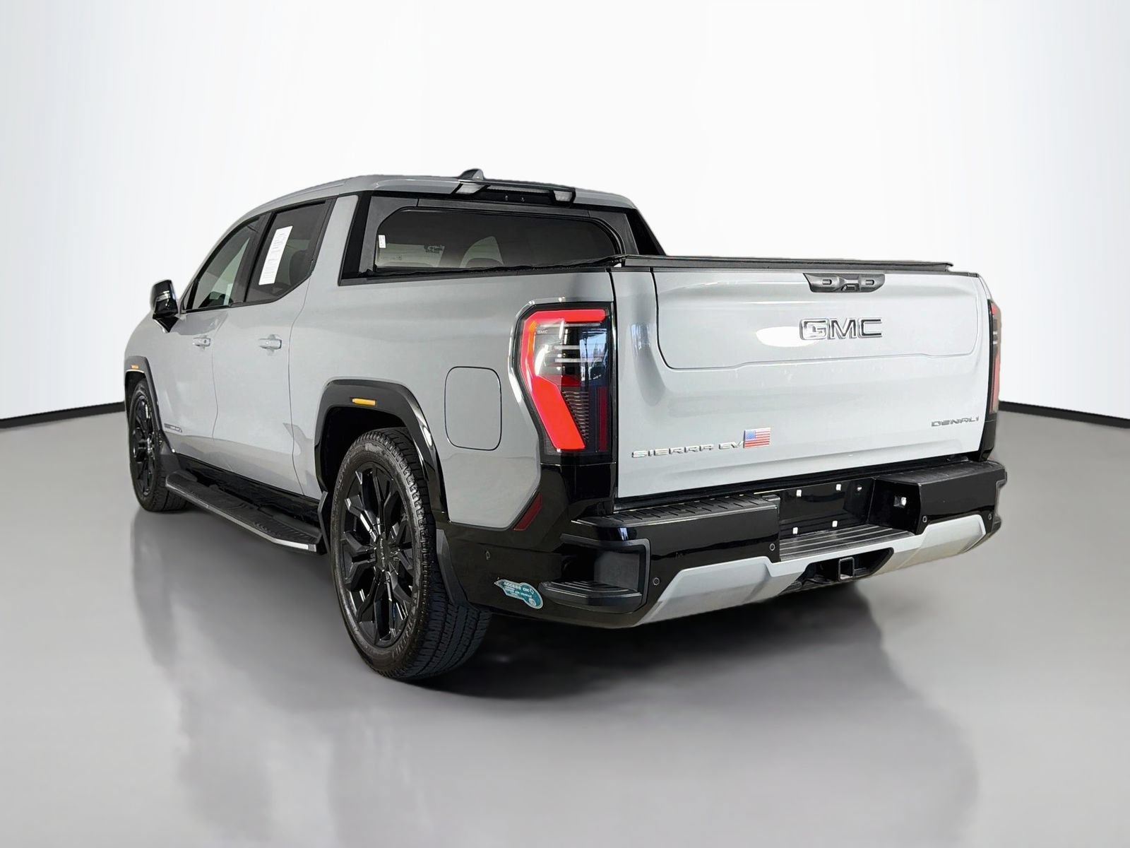 Used 2025 GMC Sierra EV Denali AWD/4WD image 5