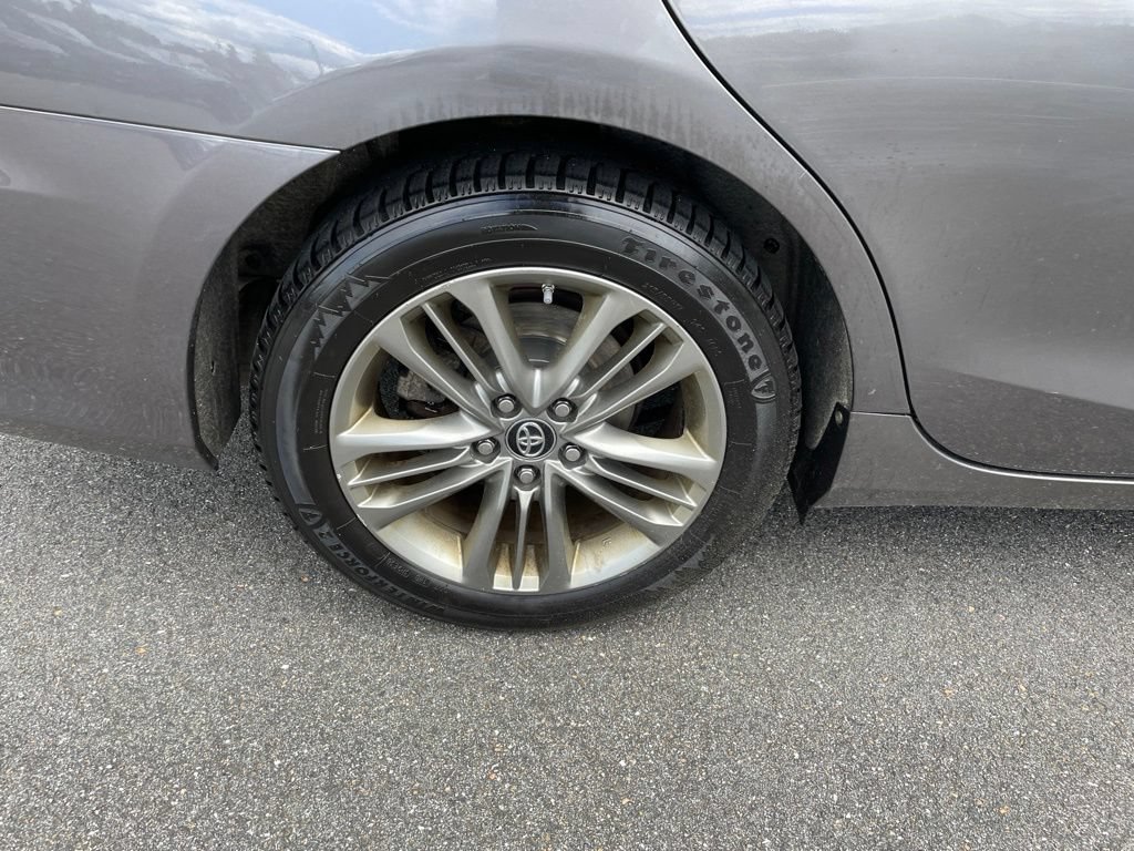 Used 2016 Toyota Camry SE w/ Moonroof Package FWD image 4