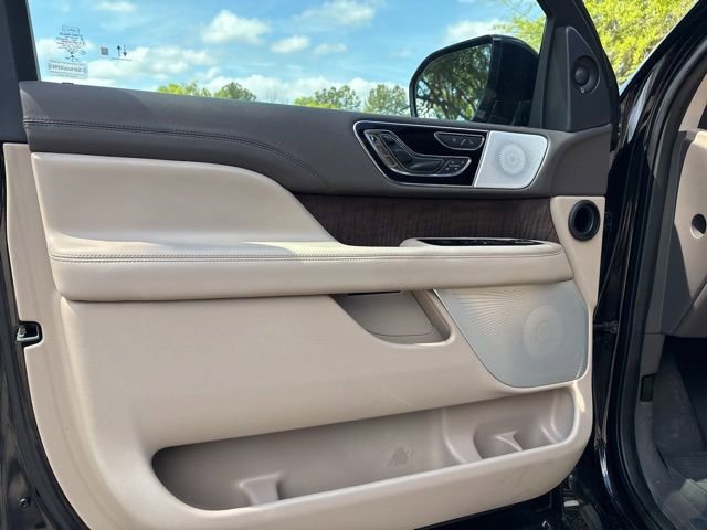 Used 2022 Lincoln Navigator Reserve AWD/4WD image 14