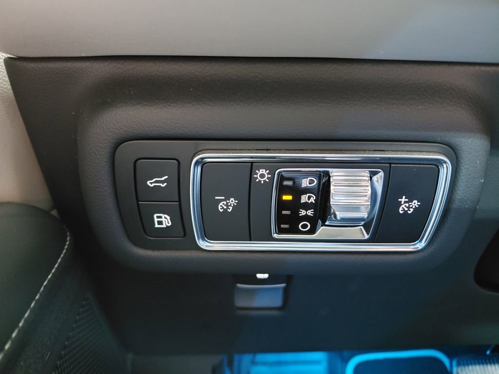 Used 2025 Lincoln Nautilus Premier image 32