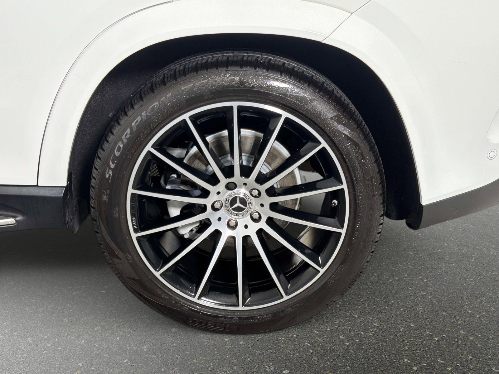 Used 2025 Mercedes-Benz GLC 350e 4MATIC image 14