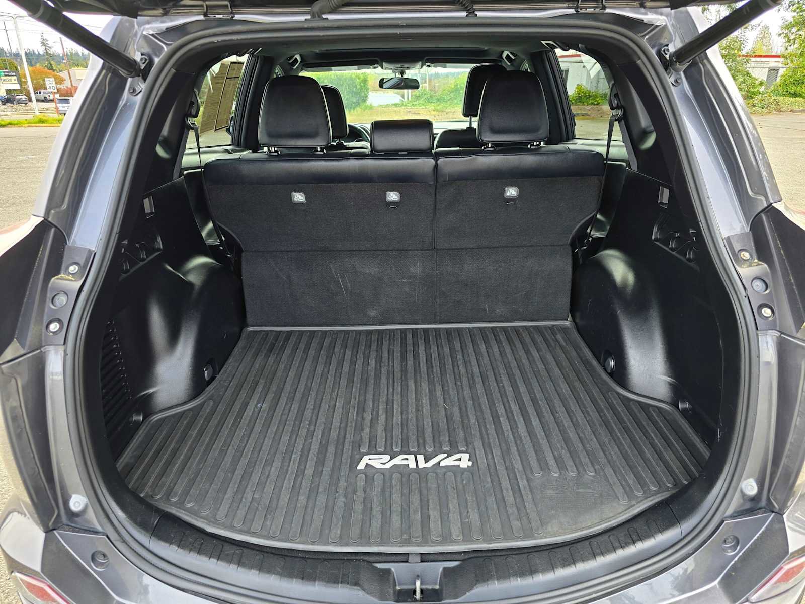 Used 2016 Toyota RAV4 SE w/ Cargo Management Package AWD/4WD image 16