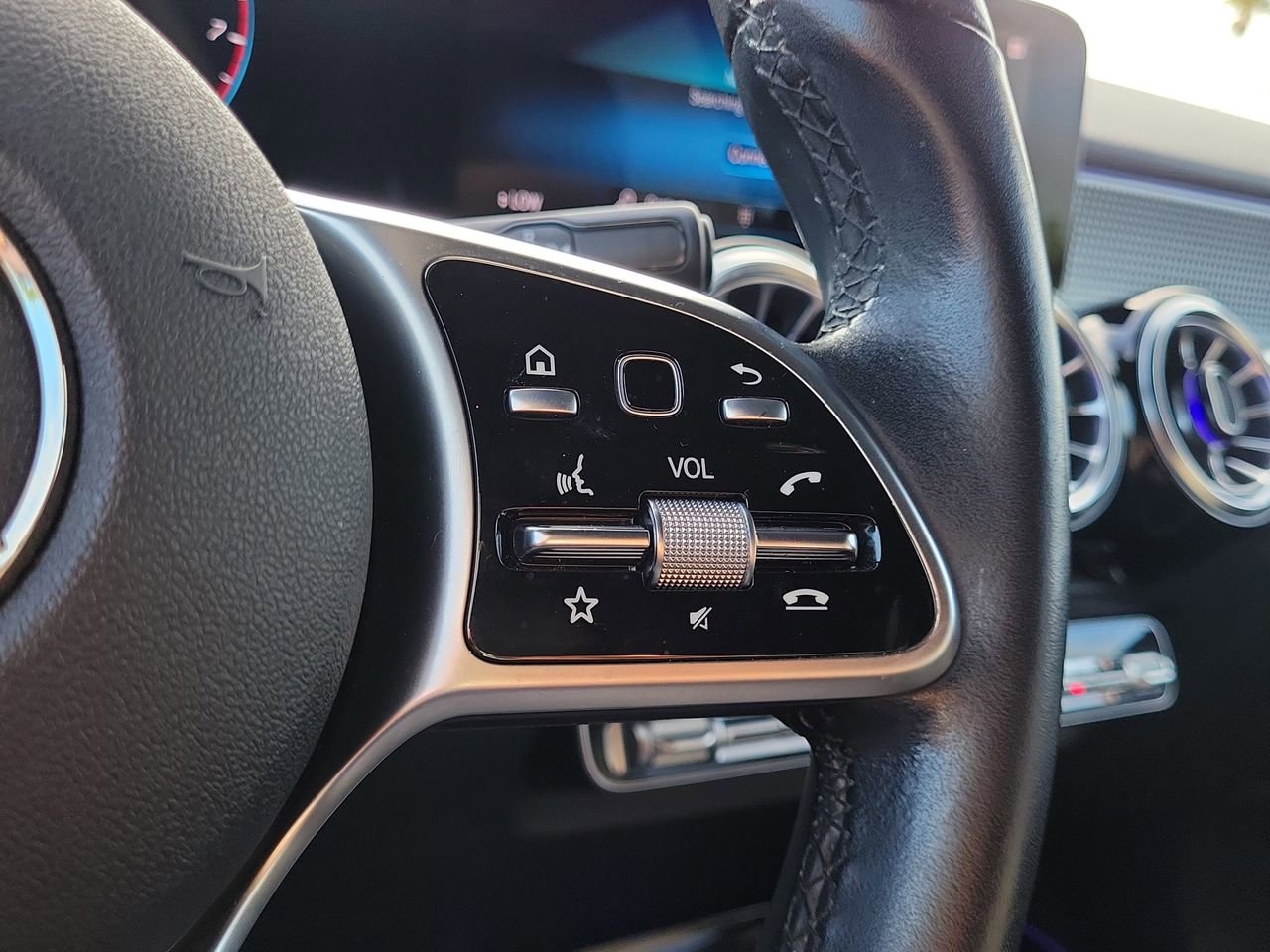 Certified 2023 Mercedes-Benz GLB 250 image 31