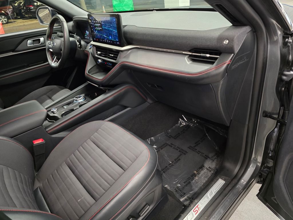 Used 2025 Ford Explorer ST-Line w/ ST-Line Street Pack image 31