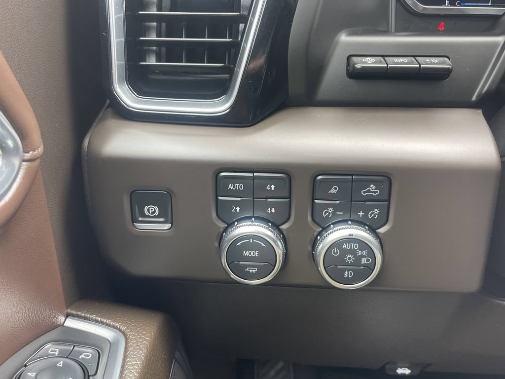 Used 2024 GMC Sierra 1500 Denali w/ Denali Reserve Package AWD/4WD image 19