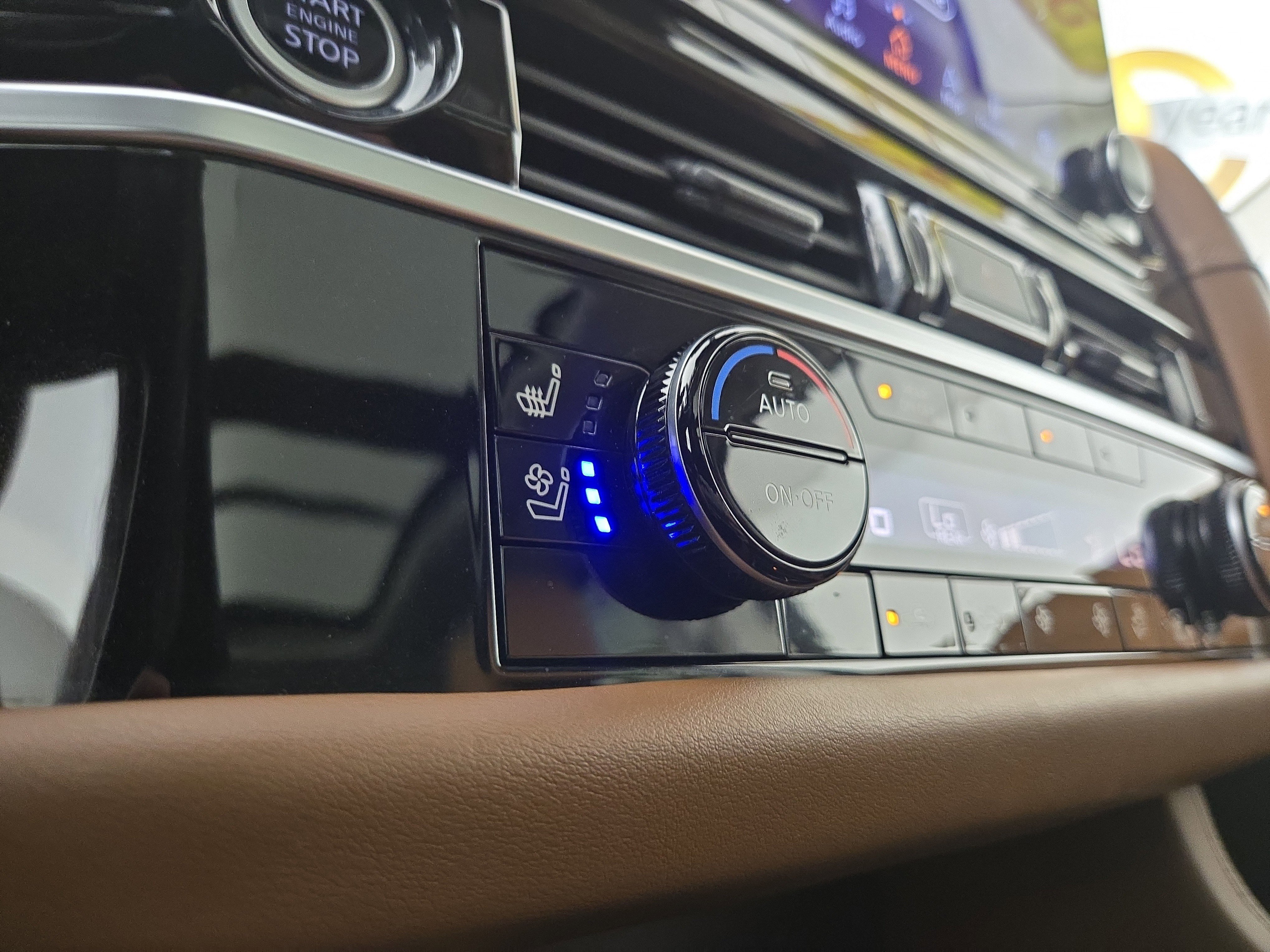 Used 2022 Nissan Pathfinder Platinum w/ Cargo Package image 29