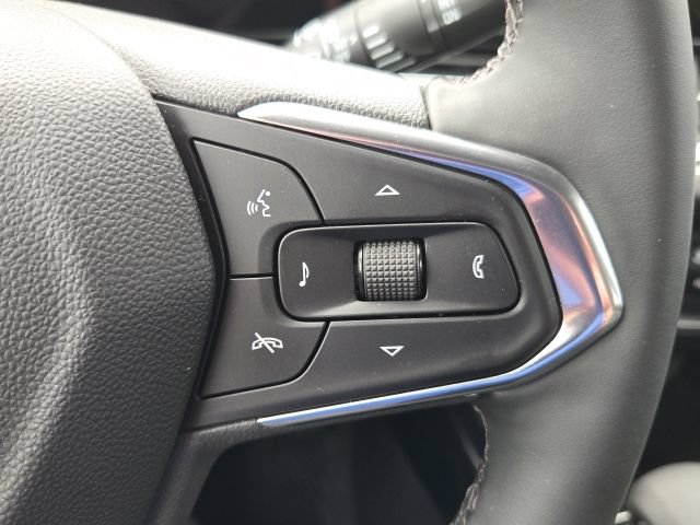 Used 2025 Chevrolet Trax ACTIV FWD image 15