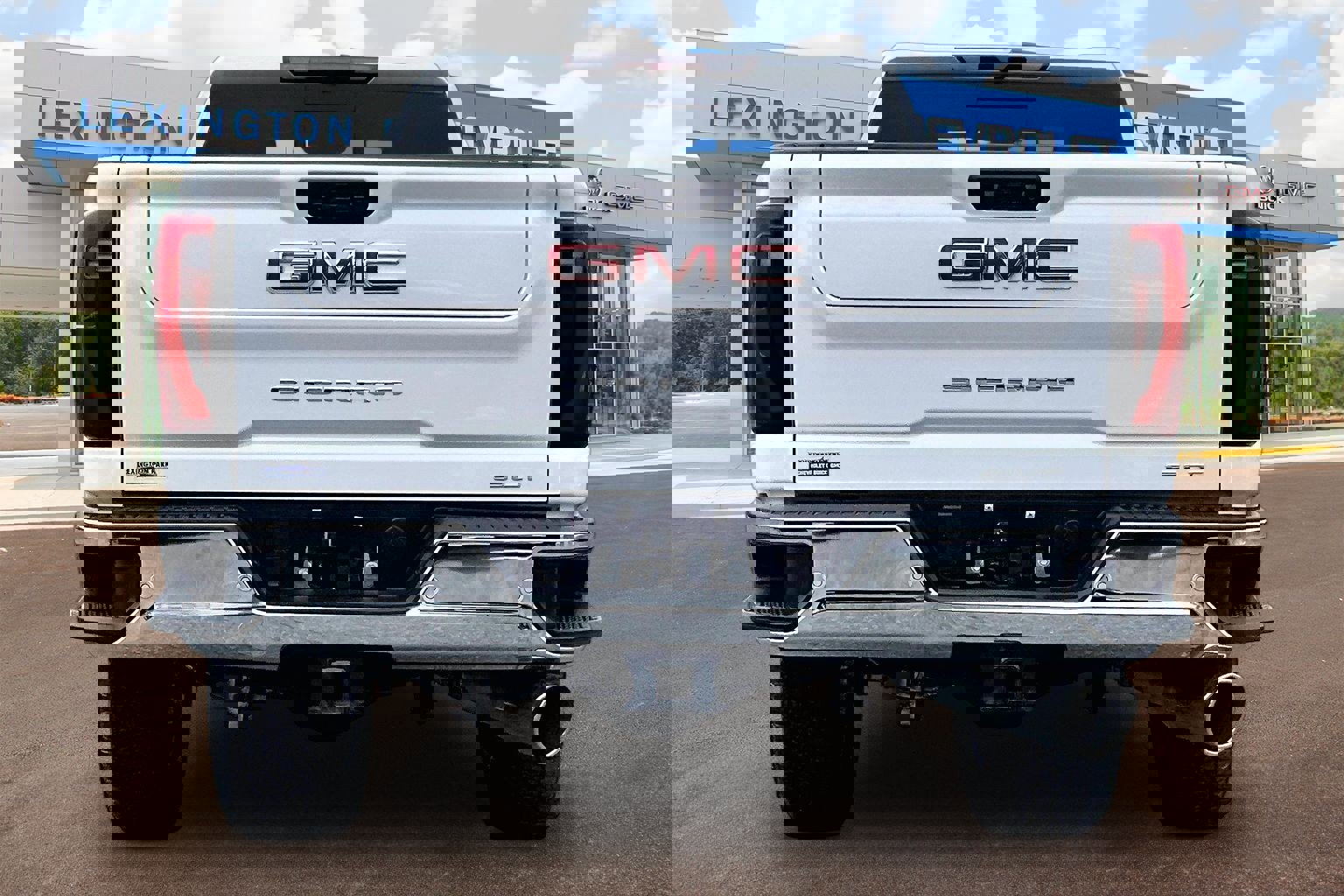 Used 2025 GMC Sierra 3500 SLT w/ SLT Premium Package image 4