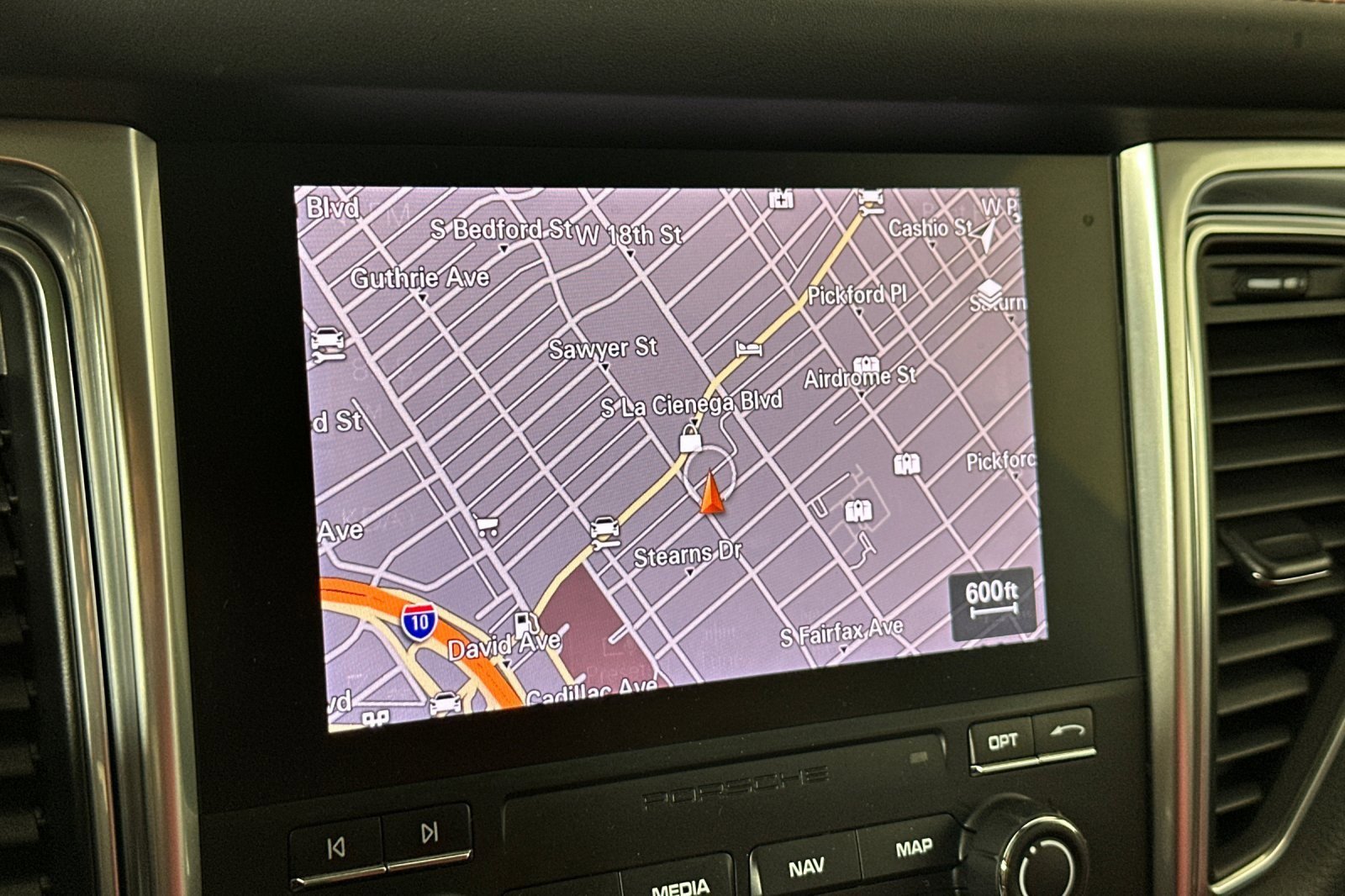 Used 2018 Porsche Macan AWD/4WD image 18