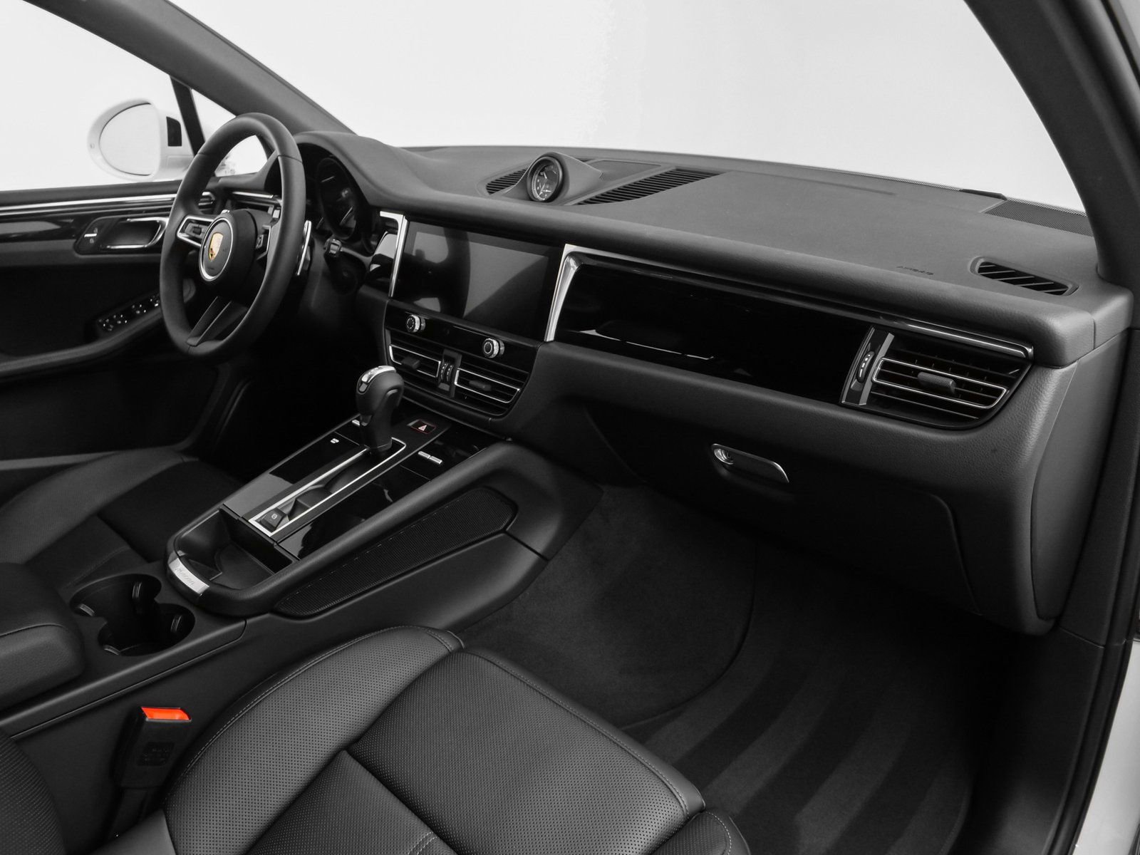 Certified 2025 Porsche Macan image 21