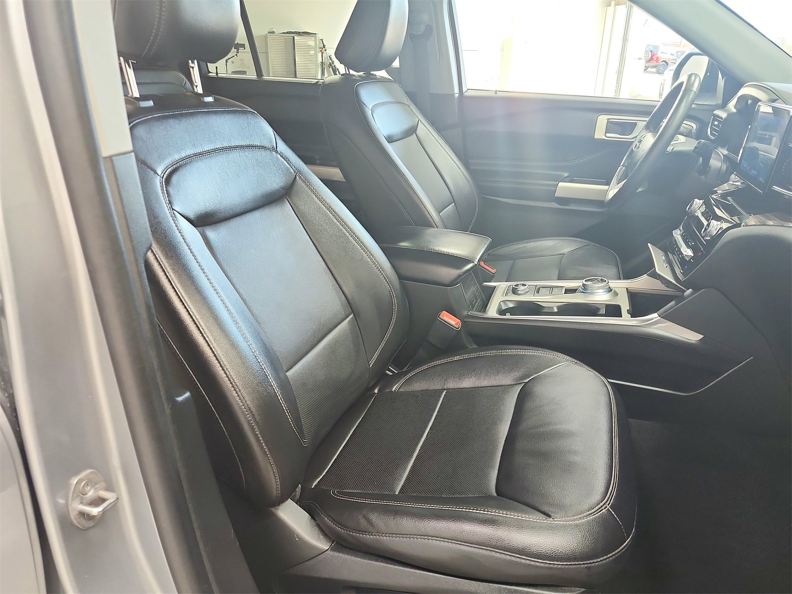 Used 2023 Ford Explorer Limited image 38