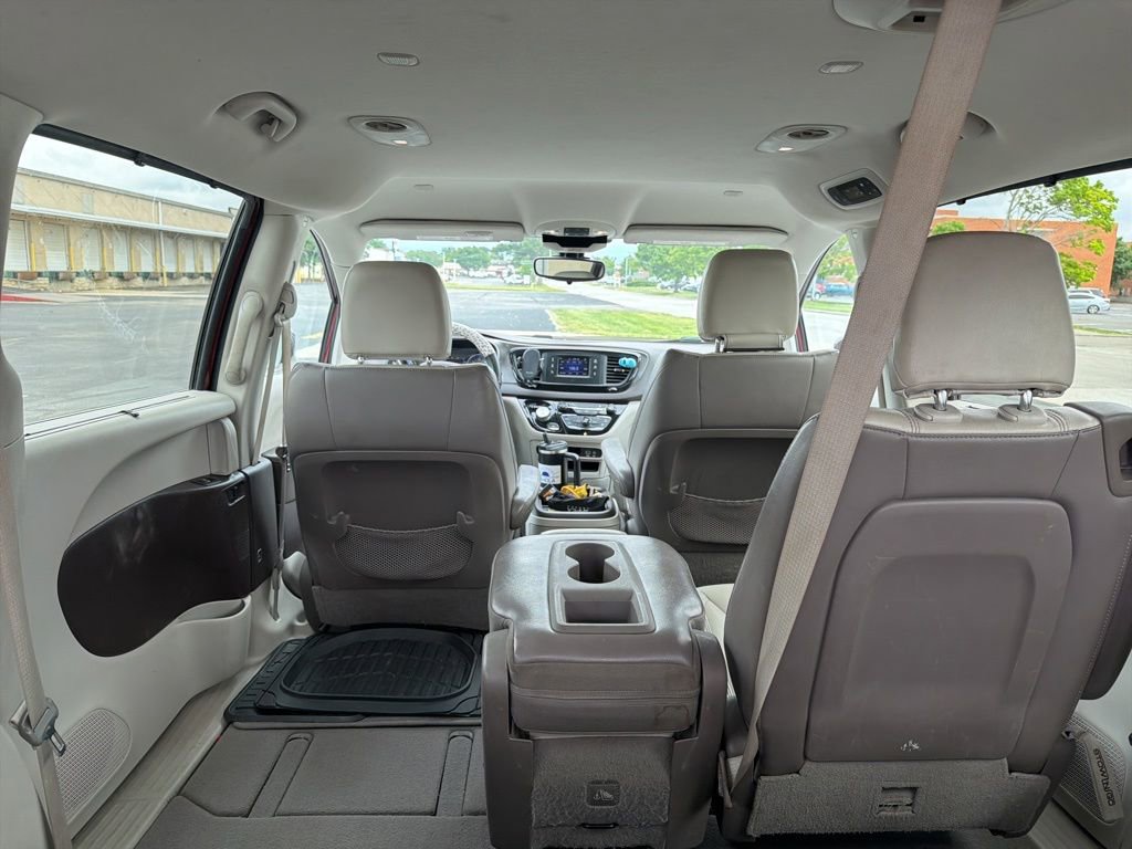 Used 2017 Chrysler Pacifica Touring-L FWD image 13