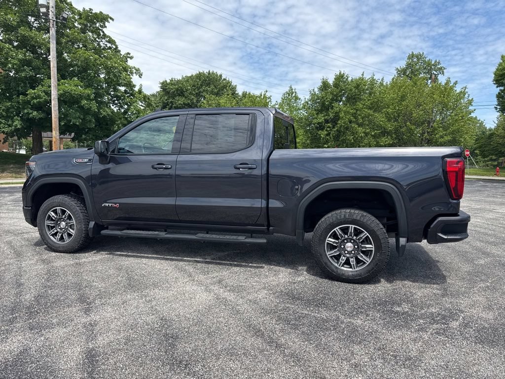 Used 2024 GMC Sierra 1500 AT4 w/ AT4 Preferred Package AWD/4WD image 2