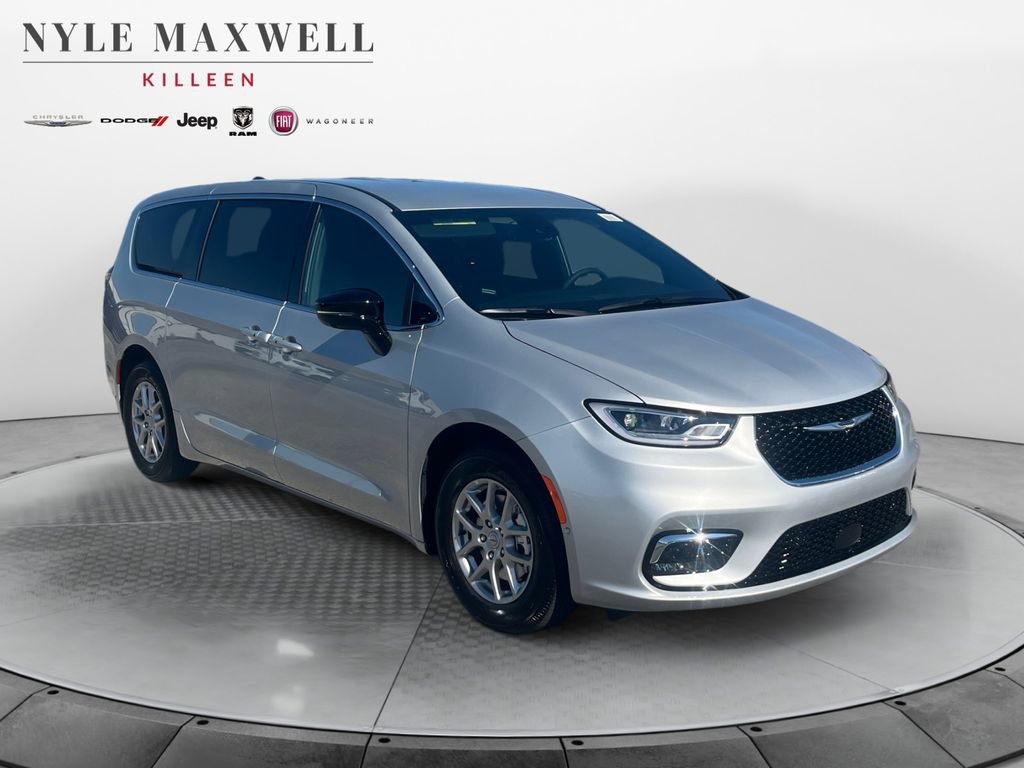 New 2026 Chrysler Pacifica Select image 2