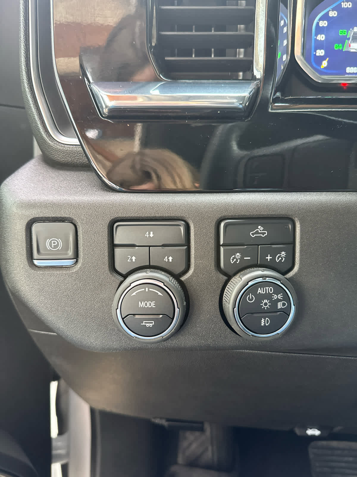 Used 2024 Chevrolet Silverado 2500 LT w/ Convenience Package image 22