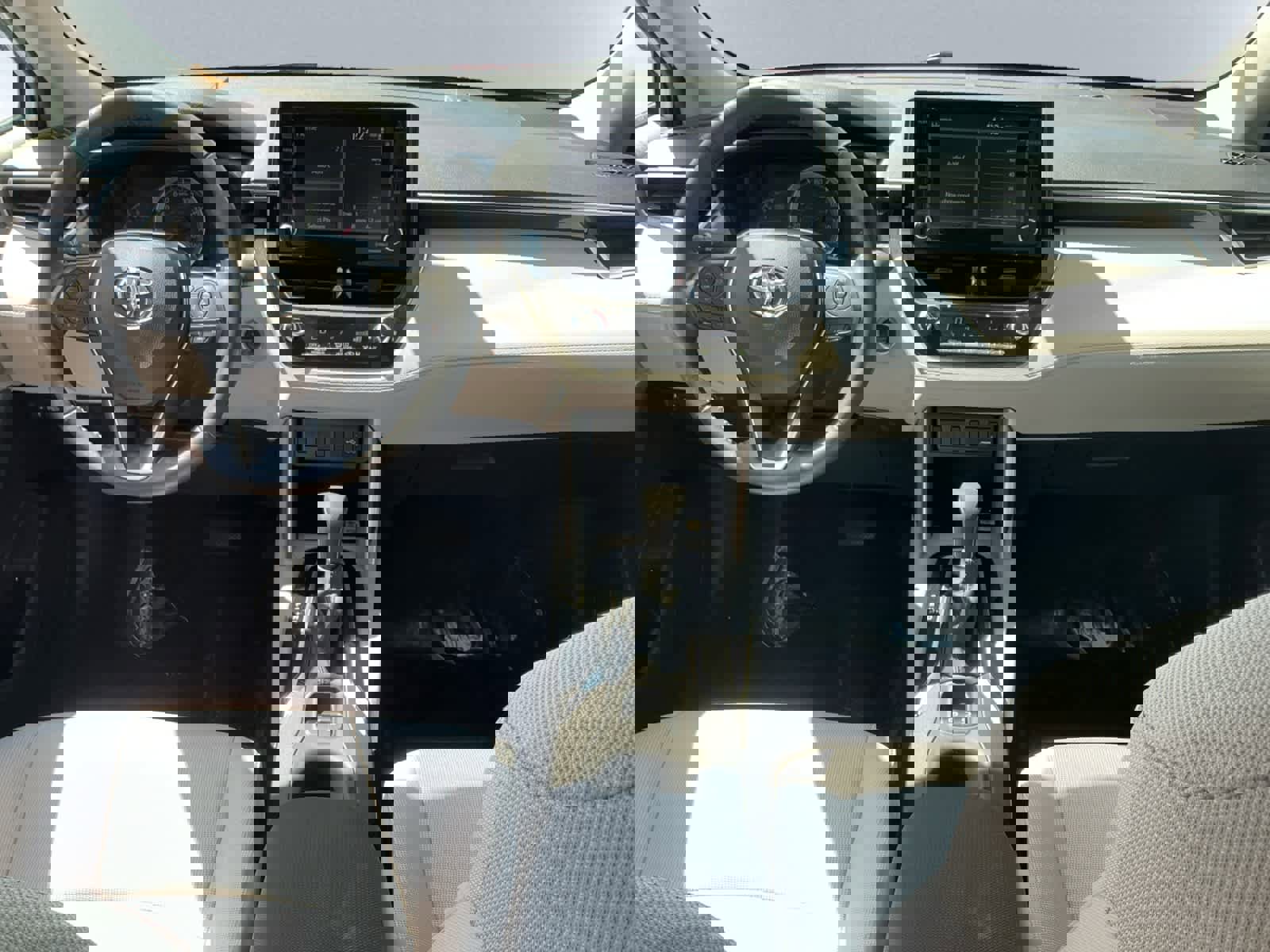 Used 2022 Toyota Corolla Cross LE image 6