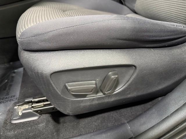 Used 2020 Toyota Highlander LE image 23