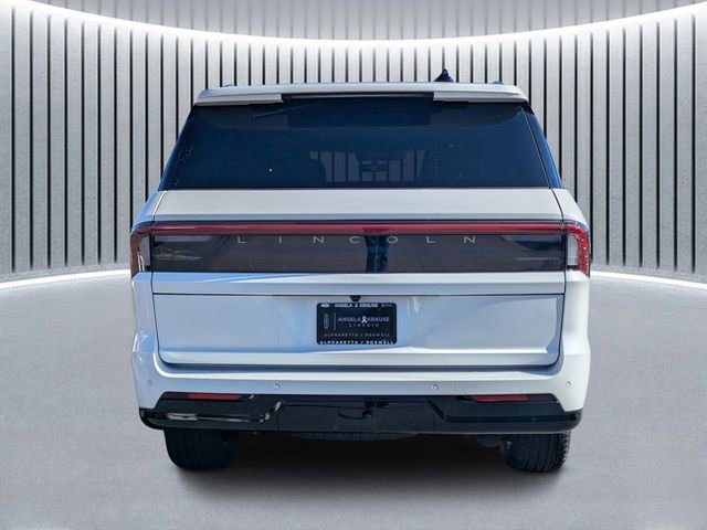 New 2026 Lincoln Navigator Reserve image 4