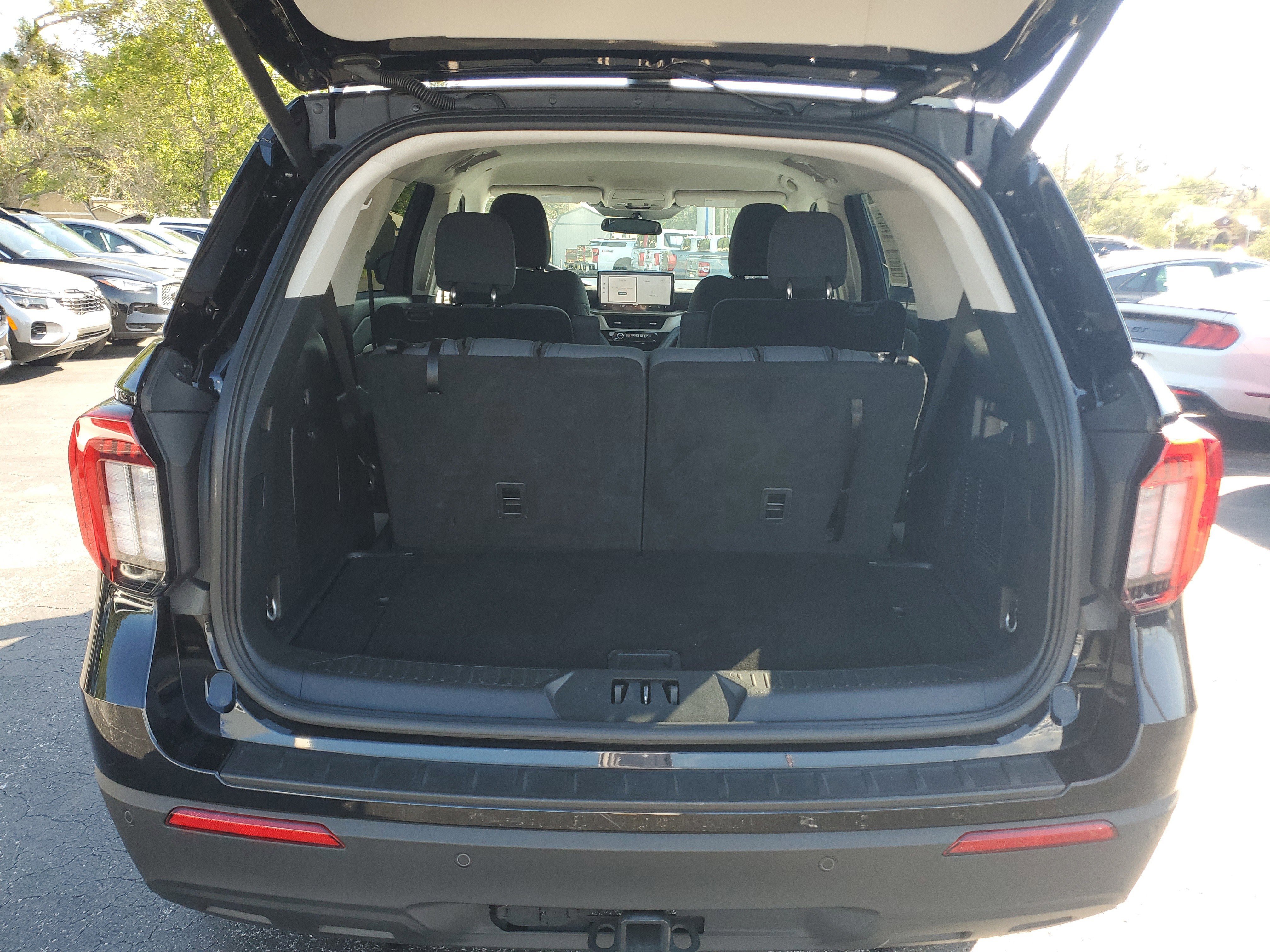 Used 2025 Ford Explorer Active RWD image 25