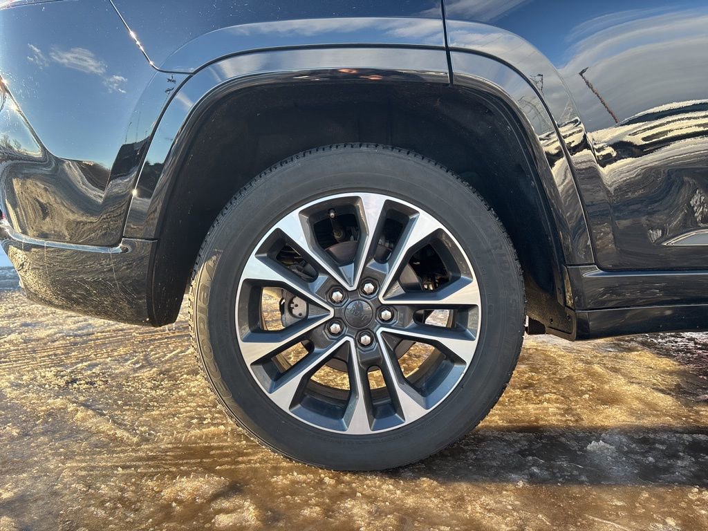 Certified 2023 Jeep Grand Cherokee Overland w/ Luxury Tech Group IV image 33