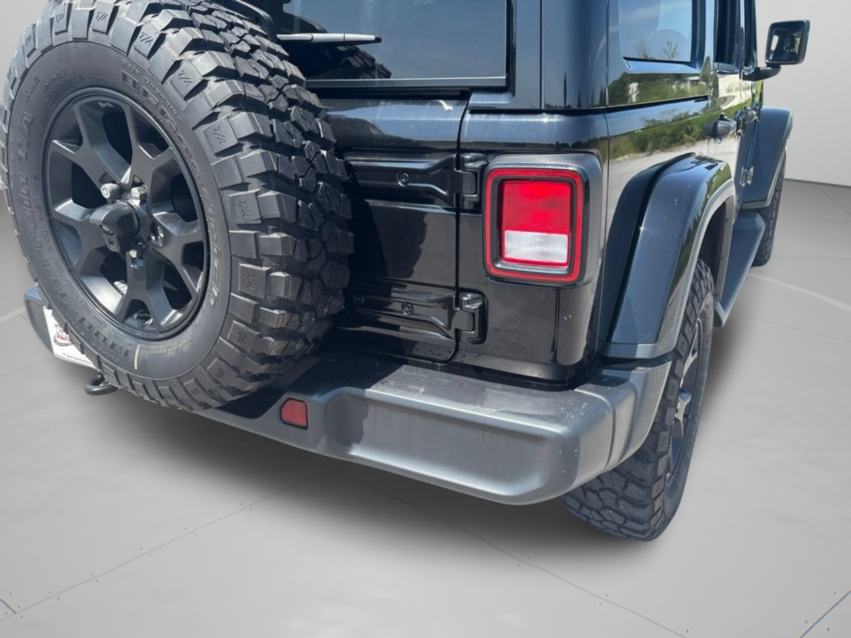 Used 2023 Jeep Wrangler Unlimited Sahara AWD/4WD image 33