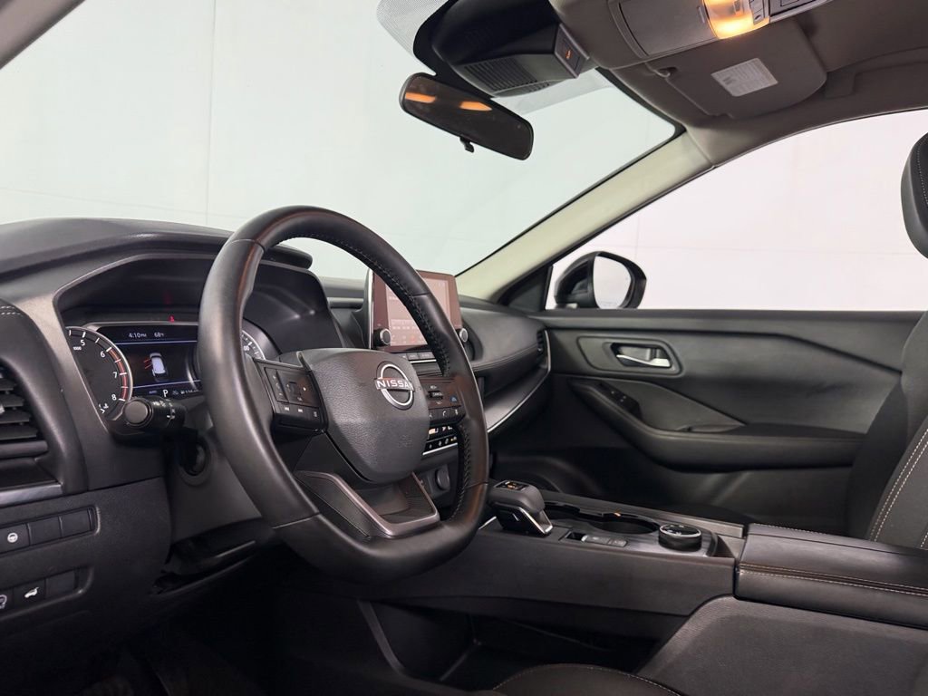 Used 2025 Nissan Rogue SV image 22