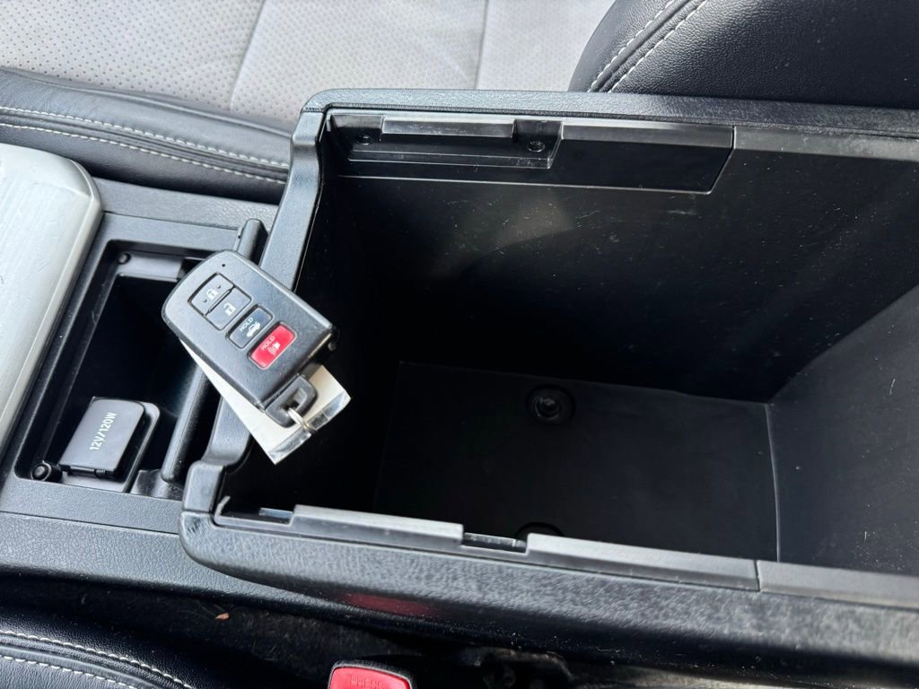 Used 2012 Toyota Camry SE w/ Leather Pkg image 20