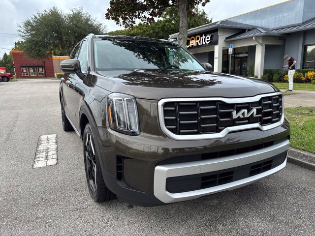 Used 2025 Kia Telluride S FWD image 2