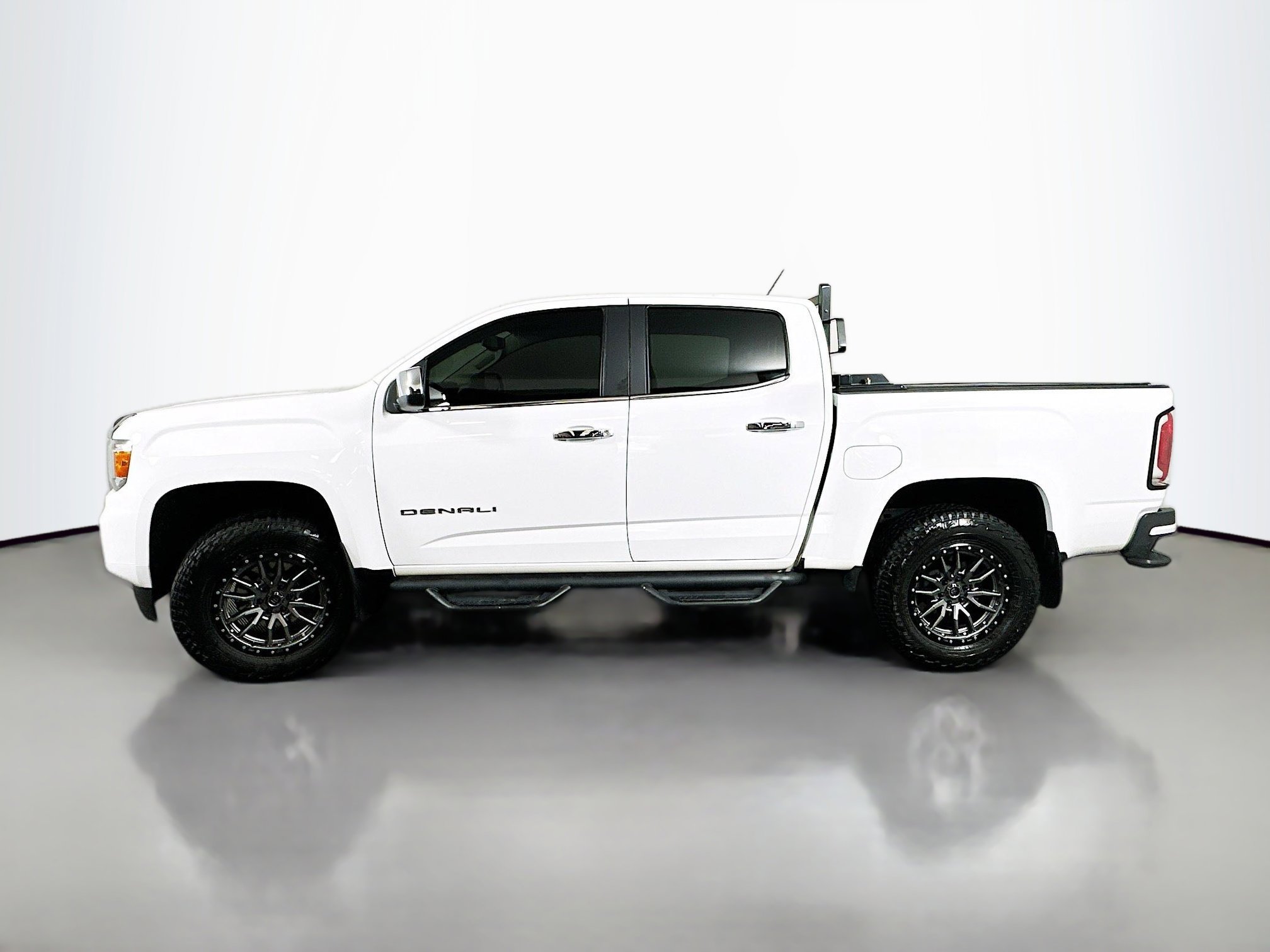 Used 2022 GMC Canyon Denali AWD/4WD image 4